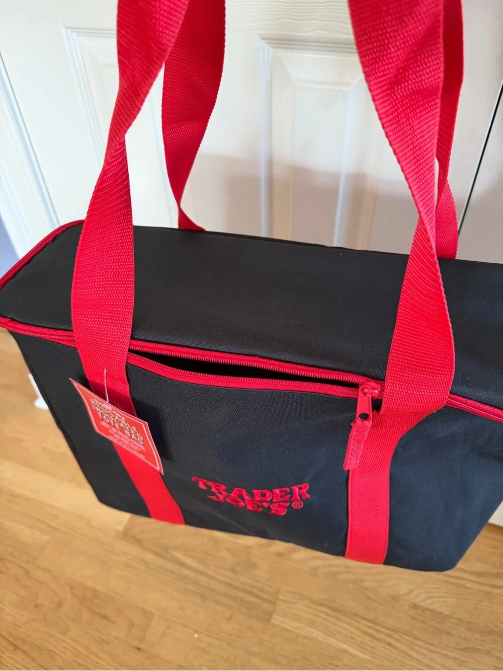 New Trader Joe’s Limited Large Reusable Insulated Bag Black & Red Tote 8 Gallons